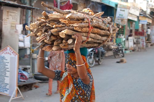 Looking Back At&nbsp;Bundi